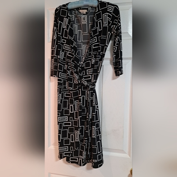 Wraparound dress - Picture 1 of 4